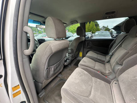 2009 Toyota Sienna LE 7-Passenger