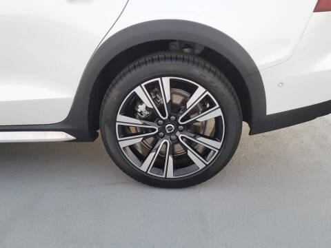 2026 Volvo V60 Cross Country B5 Ultra