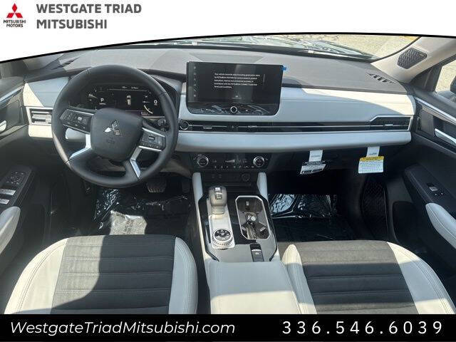 2025 Mitsubishi Outlander SE