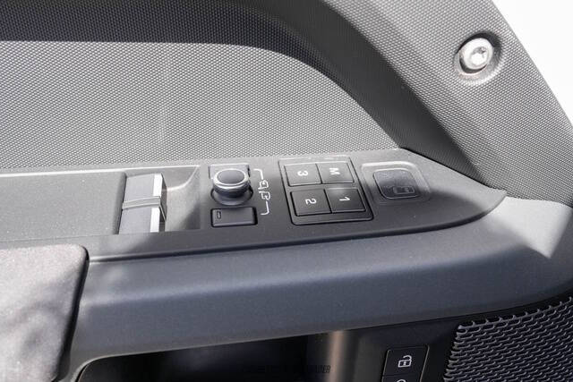 2023 Land Rover Defender 90 X-Dynamic SE