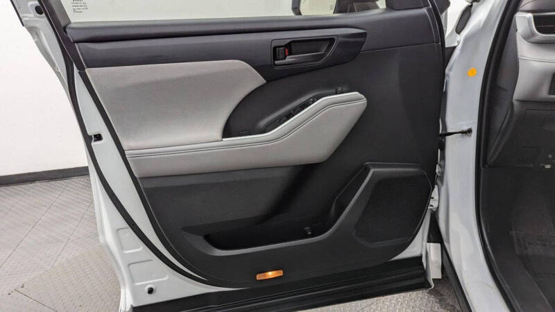 2022 Toyota Highlander LE