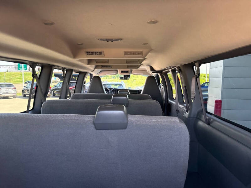 2025 Chevrolet Express LT 3500