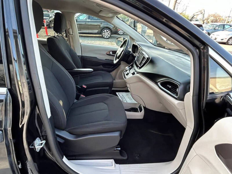 2021 Chrysler Voyager L