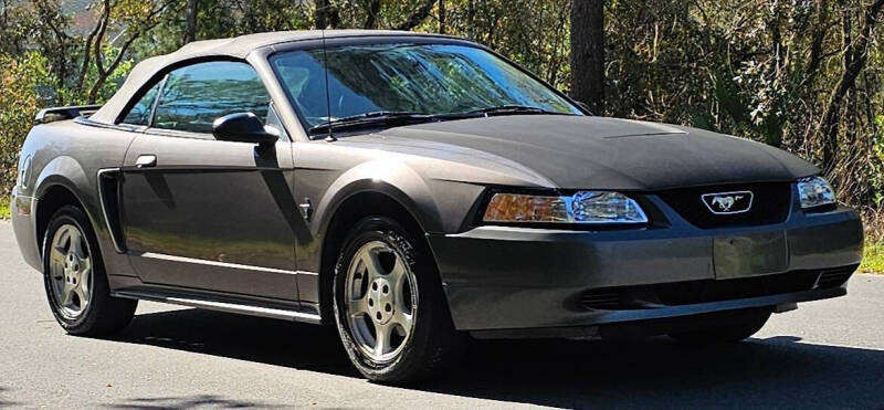 2003 Ford Mustang Deluxe