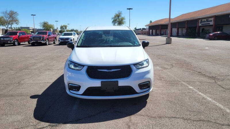 2024 Chrysler Pacifica Plug-In Hybrid Select