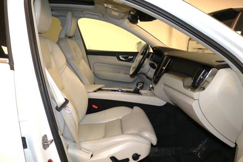 2019 Volvo XC60 T5 Momentum