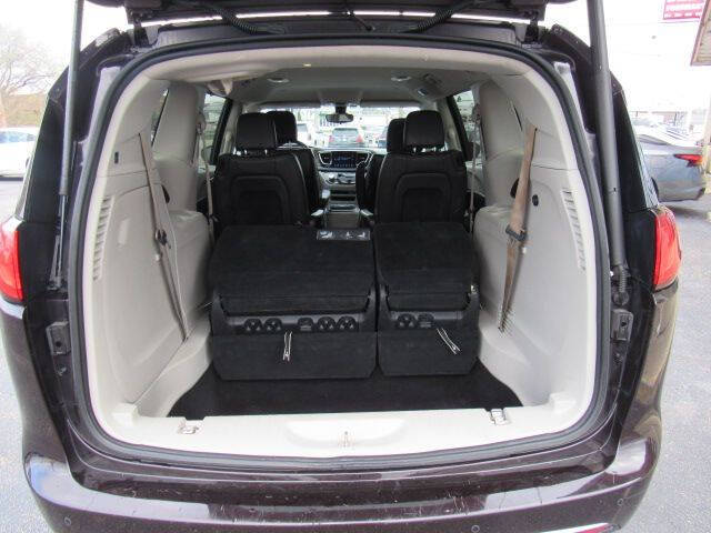 2017 Chrysler Pacifica Touring-L