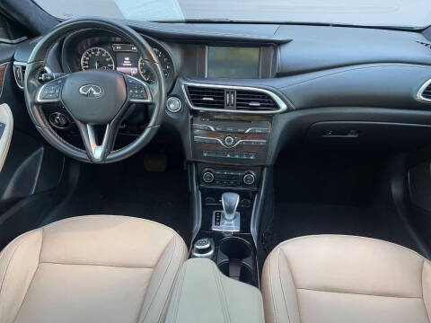 2017 Infiniti QX30 Premium