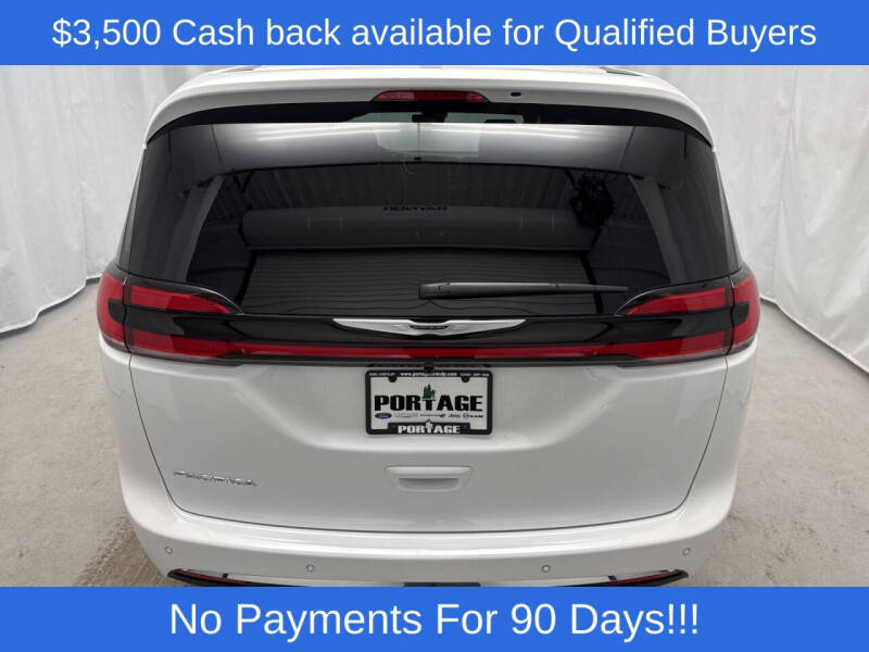 2026 Chrysler Pacifica Select