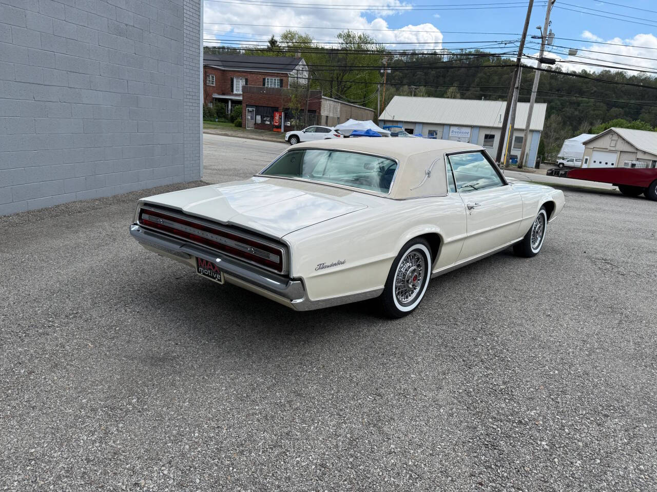 1967 Ford Thunderbird 93