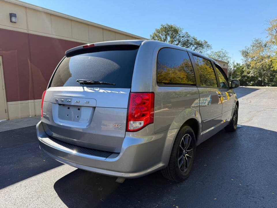 2016 Dodge Grand Caravan for sale at Deals & Trades in Aurora, IL