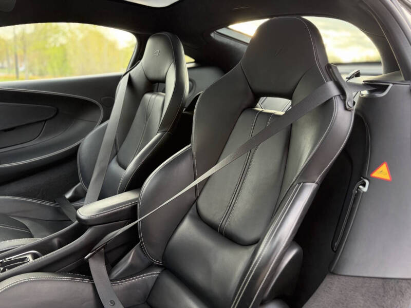 2017 McLaren 570GT
