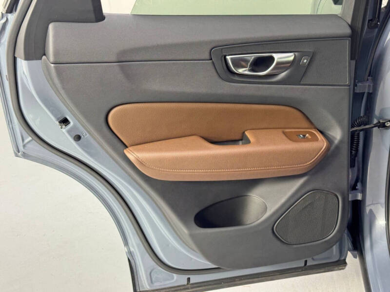 2022 Volvo XC60 Recharge T8 Inscription Expression