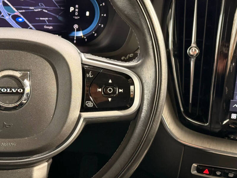 2022 Volvo XC60 B5 Inscription