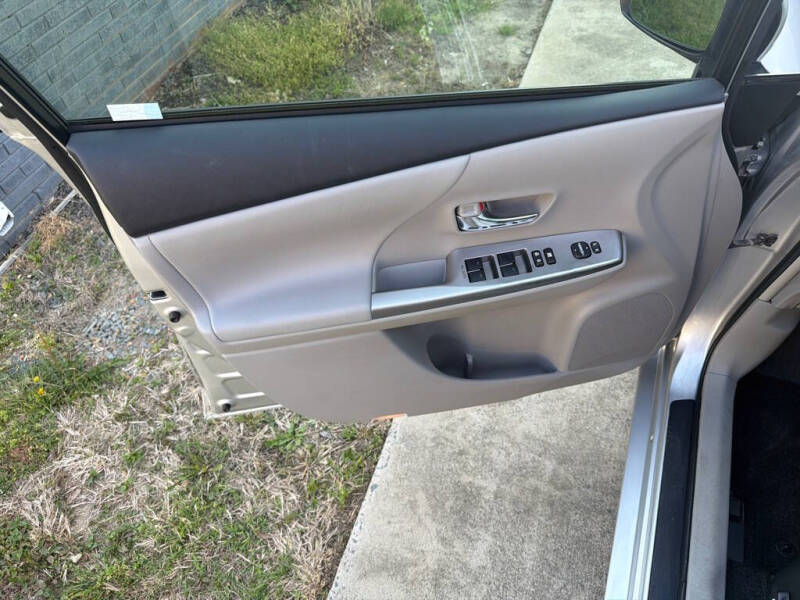 2016 Toyota Prius v