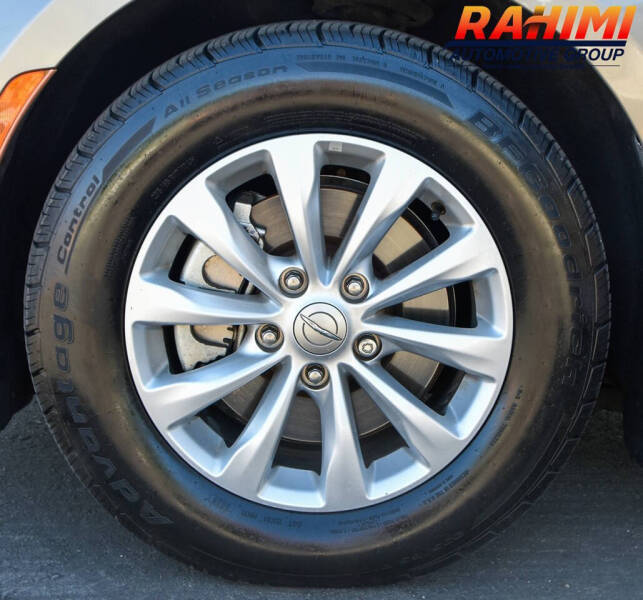 2017 Chrysler Pacifica Touring-L