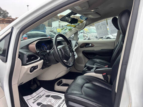 2017 Chrysler Pacifica Touring Plus