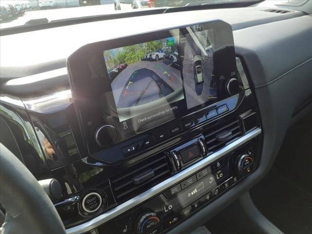 2024 Nissan Pathfinder SL