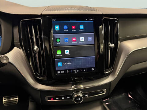 2022 Volvo XC60 B6 R-Design