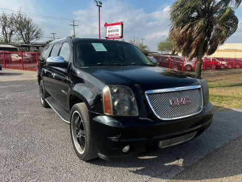 2007 GMC Yukon XL for sale at WALESTER AUTO SALES in Hidalgo TX