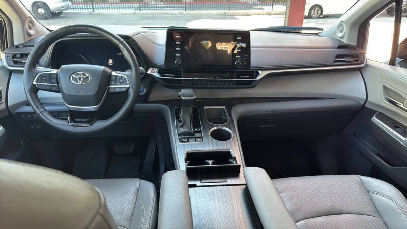 2022 Toyota Sienna Limited 7-Passenger