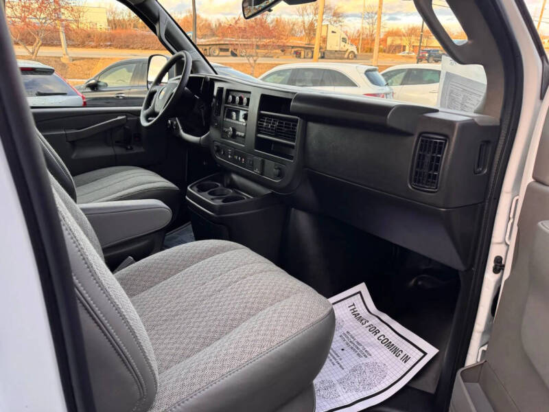 2025 Chevrolet Express 2500