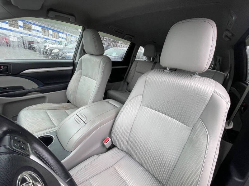 2014 Toyota Highlander LE