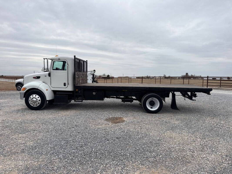 2009 Peterbilt 330