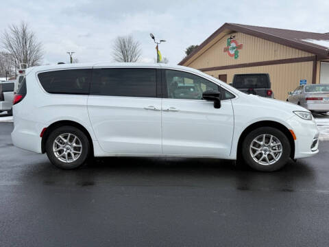 2025 Chrysler Pacifica Select