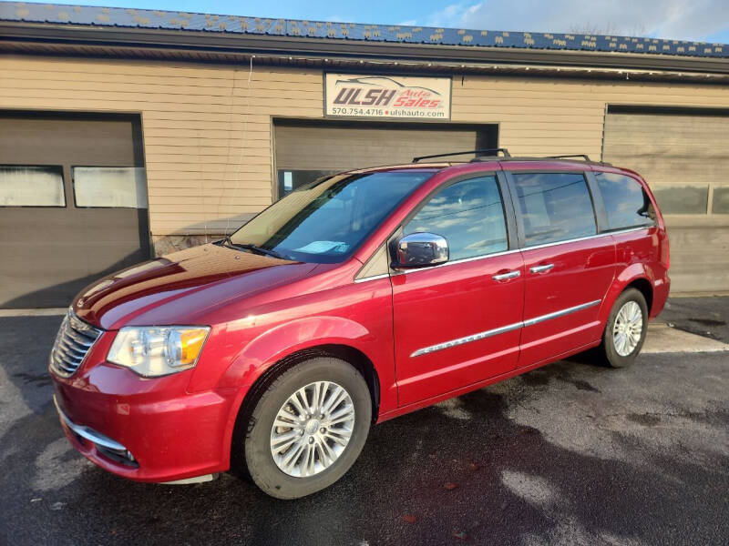 2016 Chrysler Town & Country Touring-L's photo