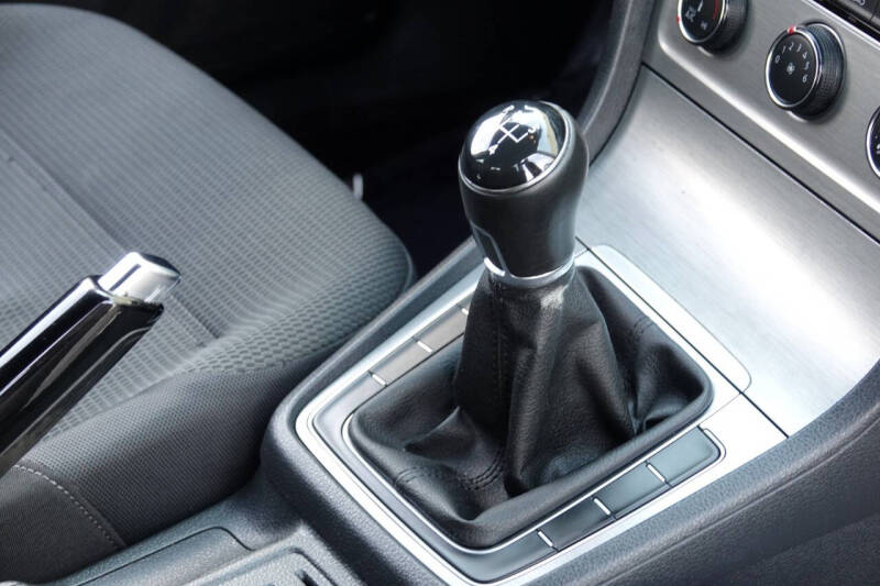 2016 Volkswagen Golf TSI S