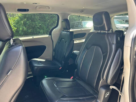 2022 Chrysler Pacifica Touring L