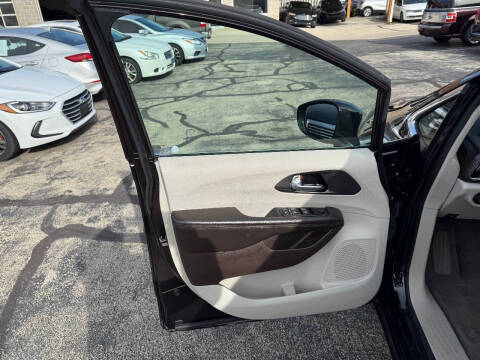 2017 Chrysler Pacifica Touring-L Plus