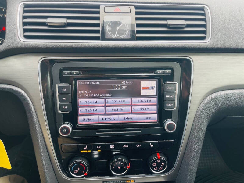 2015 Volkswagen Passat 1.8T SE