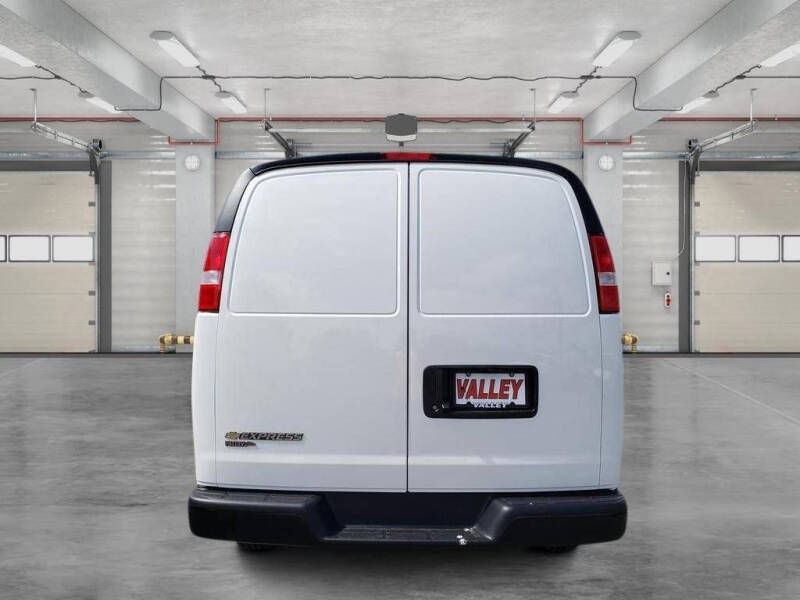 2025 Chevrolet Express 2500