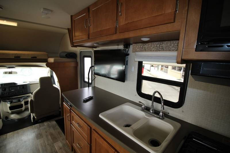 2017 Winnebago MINNIE WINNIE 31K