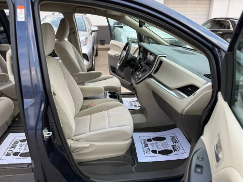 2020 Toyota Sienna LE 8-Passenger