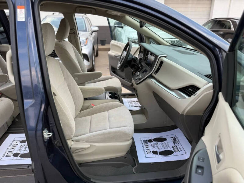 2020 Toyota Sienna LE 8-Passenger