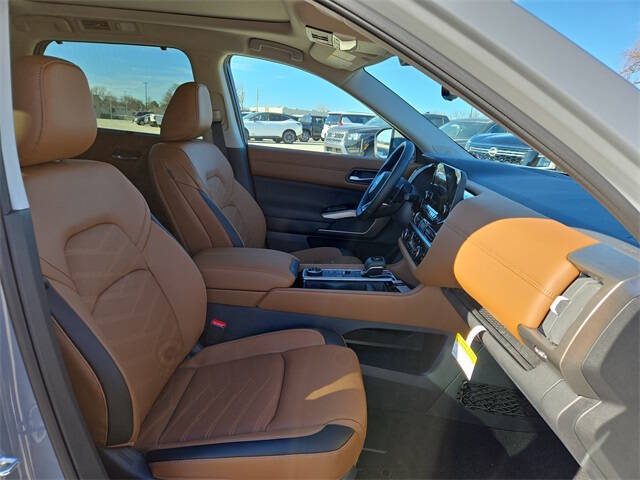 2025 Nissan Pathfinder Platinum