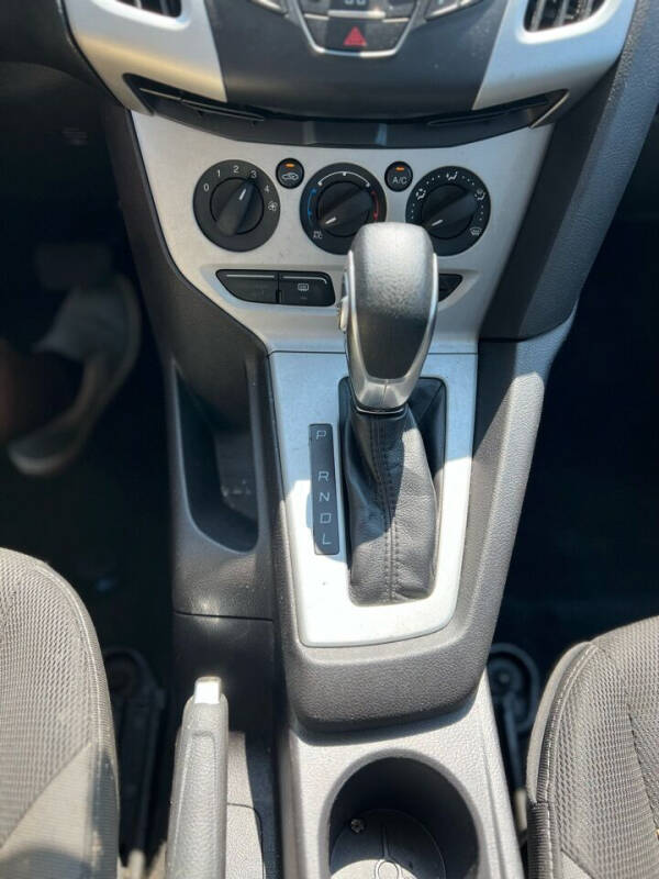 2014 Ford Focus SE photo 14