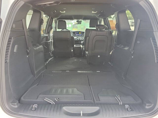 2026 Chrysler Voyager LX