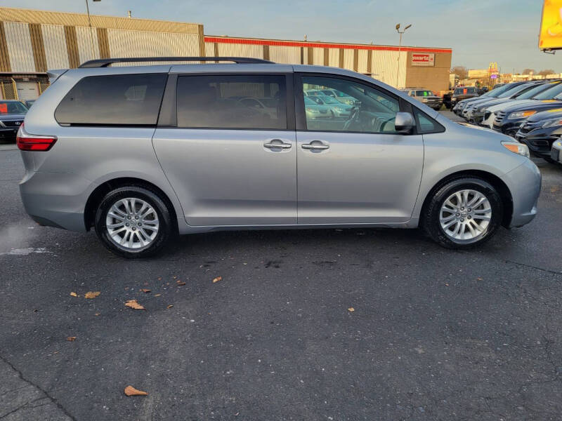 2015 Toyota Sienna XLE 8-Passenger