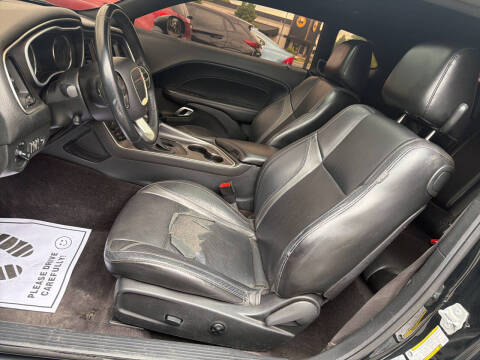 2017 Dodge Challenger SXT Plus