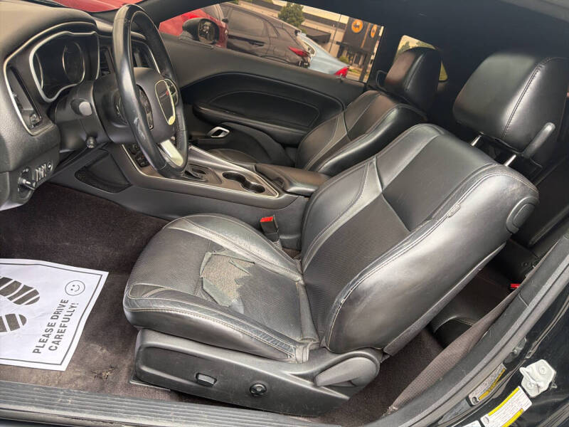 2017 Dodge Challenger SXT Plus