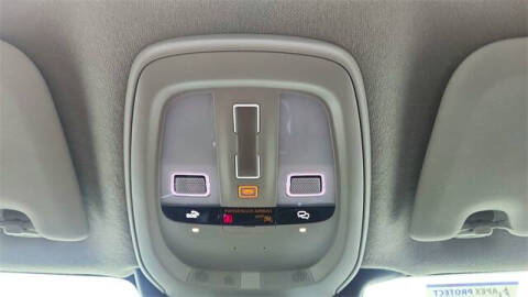 2024 Volvo XC40 B5 Plus Dark Theme