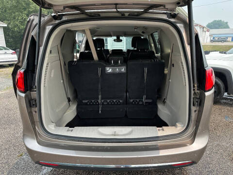 2017 Chrysler Pacifica Touring-L Plus