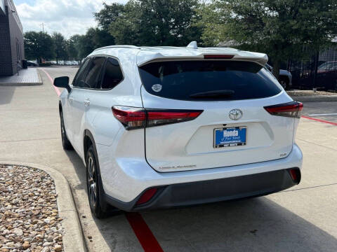 2022 Toyota Highlander XLE