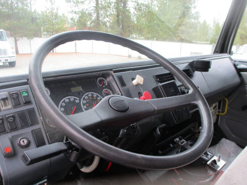 2001 Freightliner FL70 DUMP TRUCK FL70