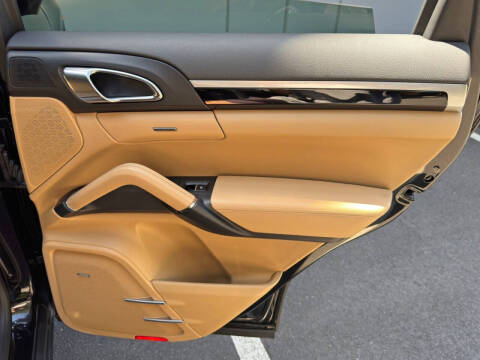 2014 Porsche Cayenne Platinum