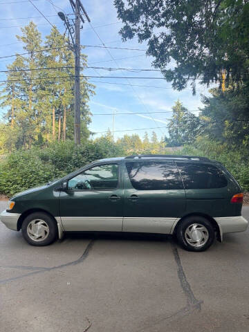 2000 Toyota Sienna LE